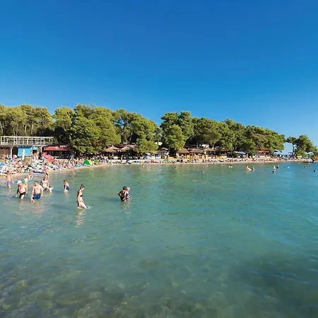 アパート Awesome In ビオグラード・ナ・モル